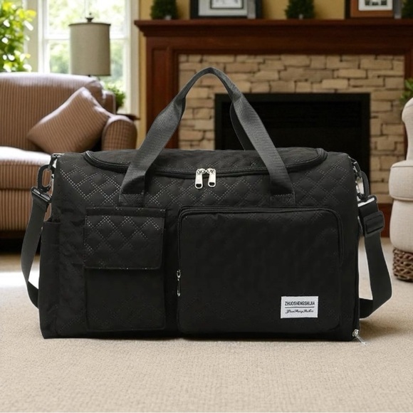 Unbranded Other - Black Quilted Lightweight Duffel Bag